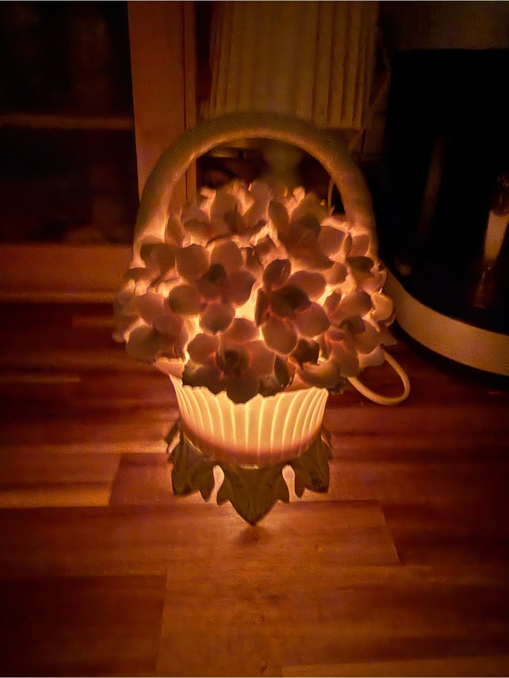 Vintage Ceramic Flower Basket Night Light - Cream Aladdin gifts 1950/60